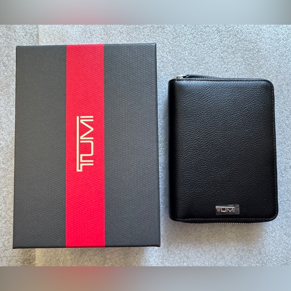 TUMI Belden Black Zip-Around Leather Passport Wallet Organizer Folio